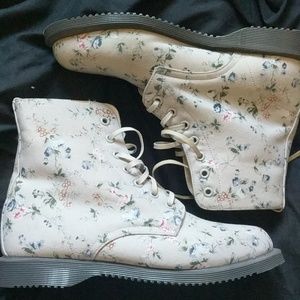 Dr. Marten Boots